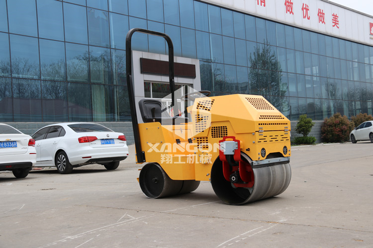 小型壓路機(jī)配重松動的原因是什么？4個細(xì)節(jié)告訴你